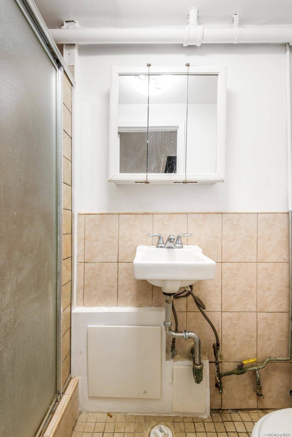 31-14 77 ST, Jackson Heights, NY 11372