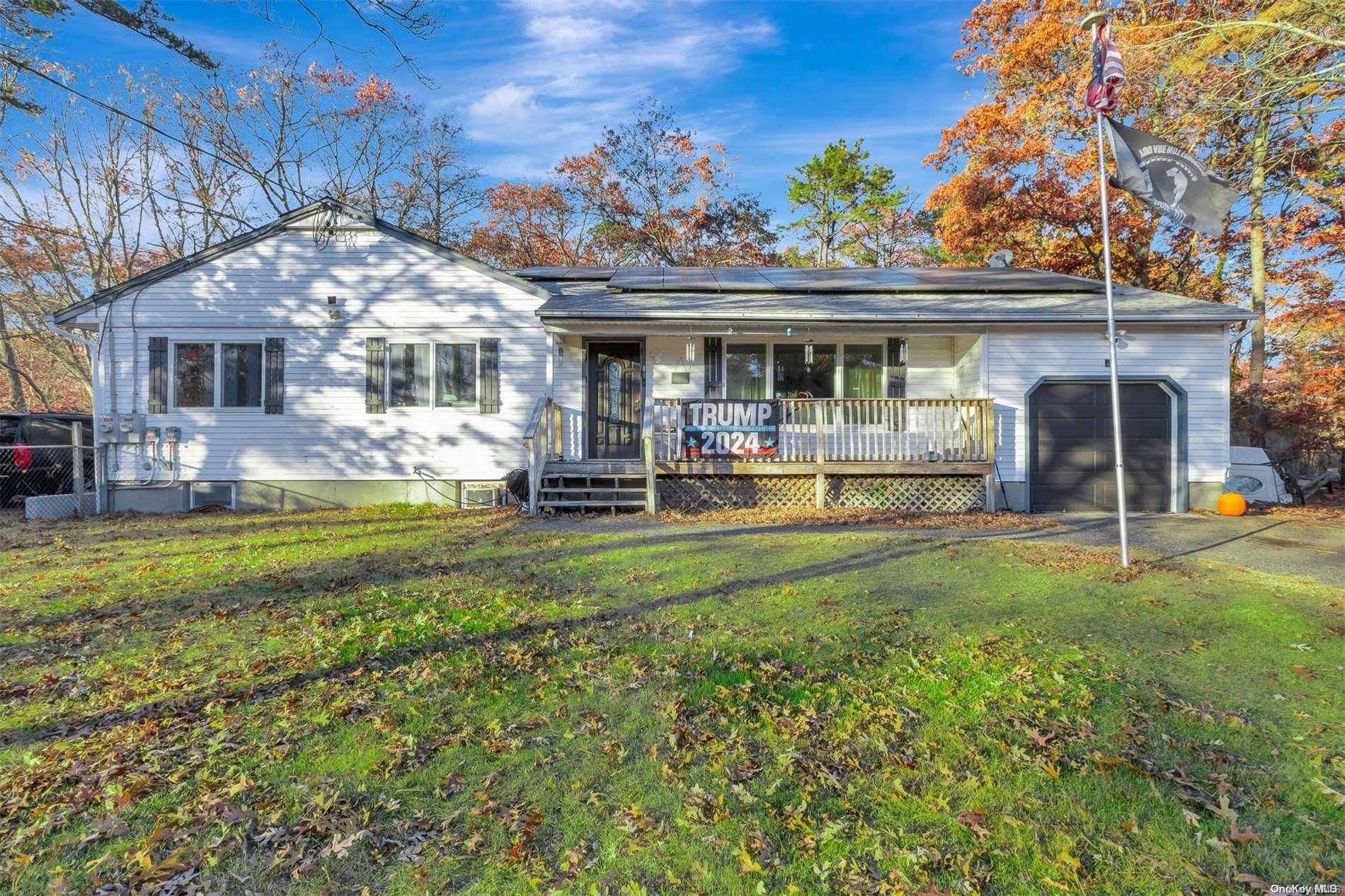 25 Sweetbriar DR, Mastic, NY 11950