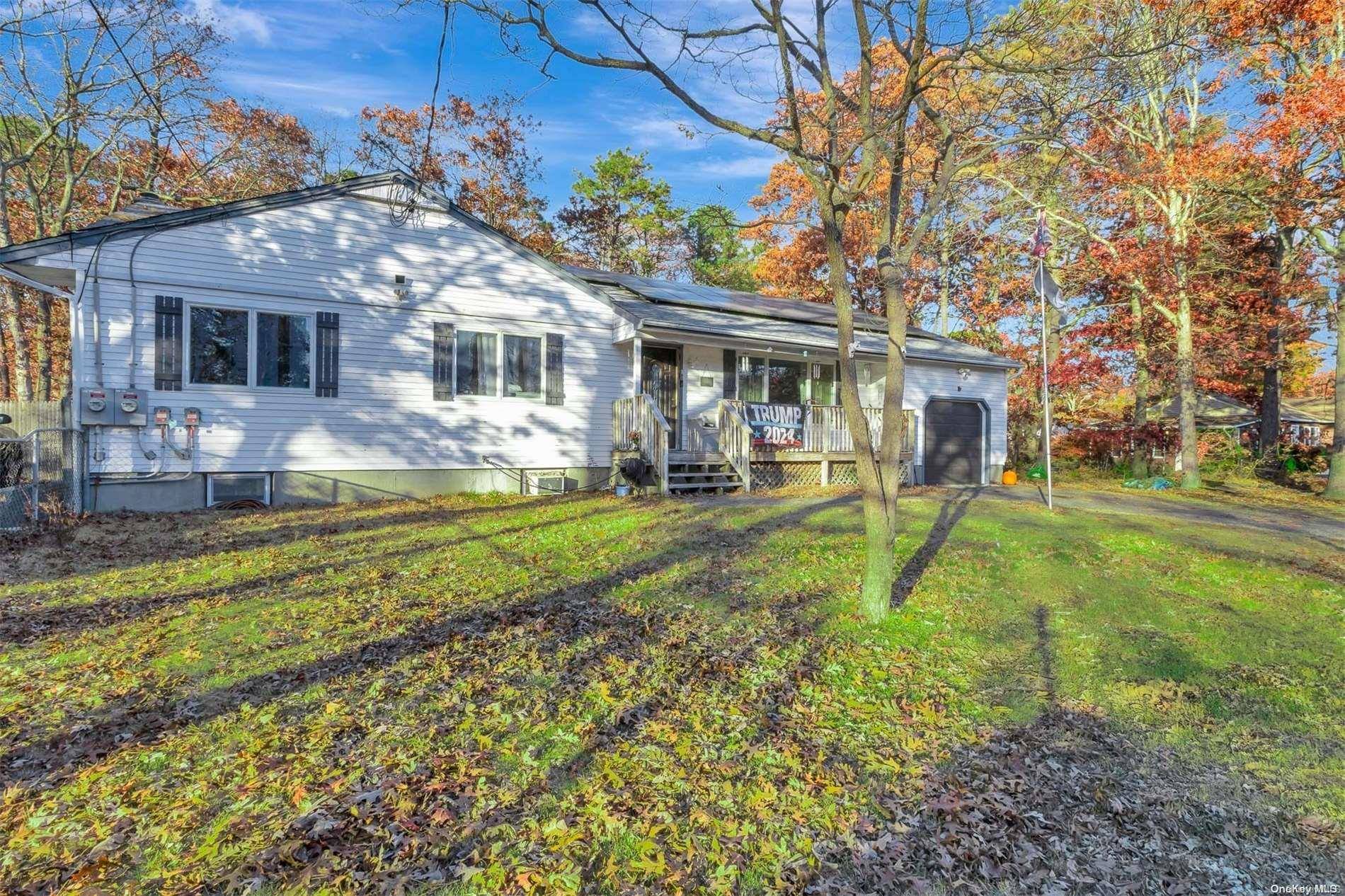 25 Sweetbriar DR, Mastic, NY 11950