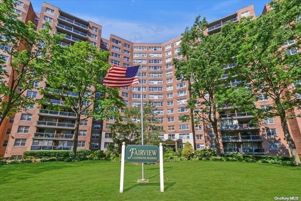 61-20 Grand Central Pkwy #B807, Forest Hills, NY 11375
