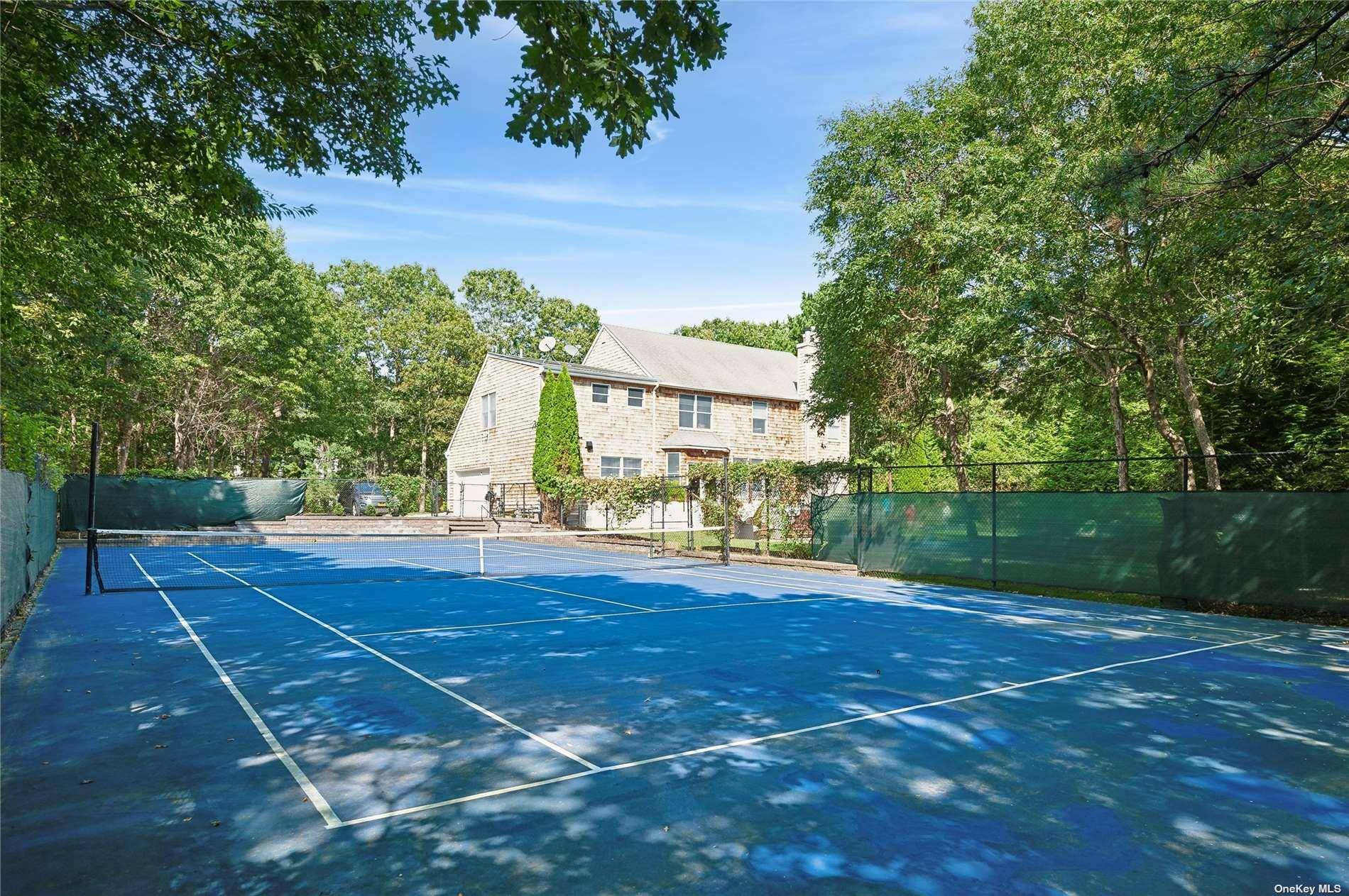 1 Candace DR, East Quogue, NY 11942