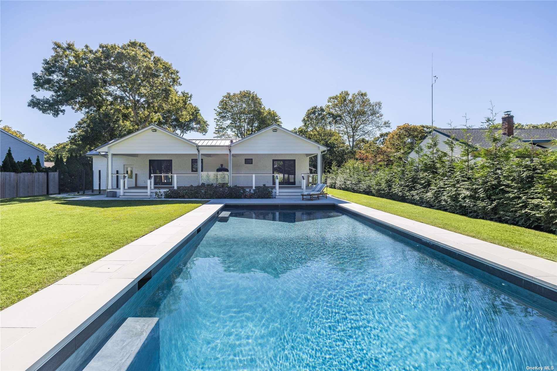 69 School ST, Hampton Bays, NY 11946