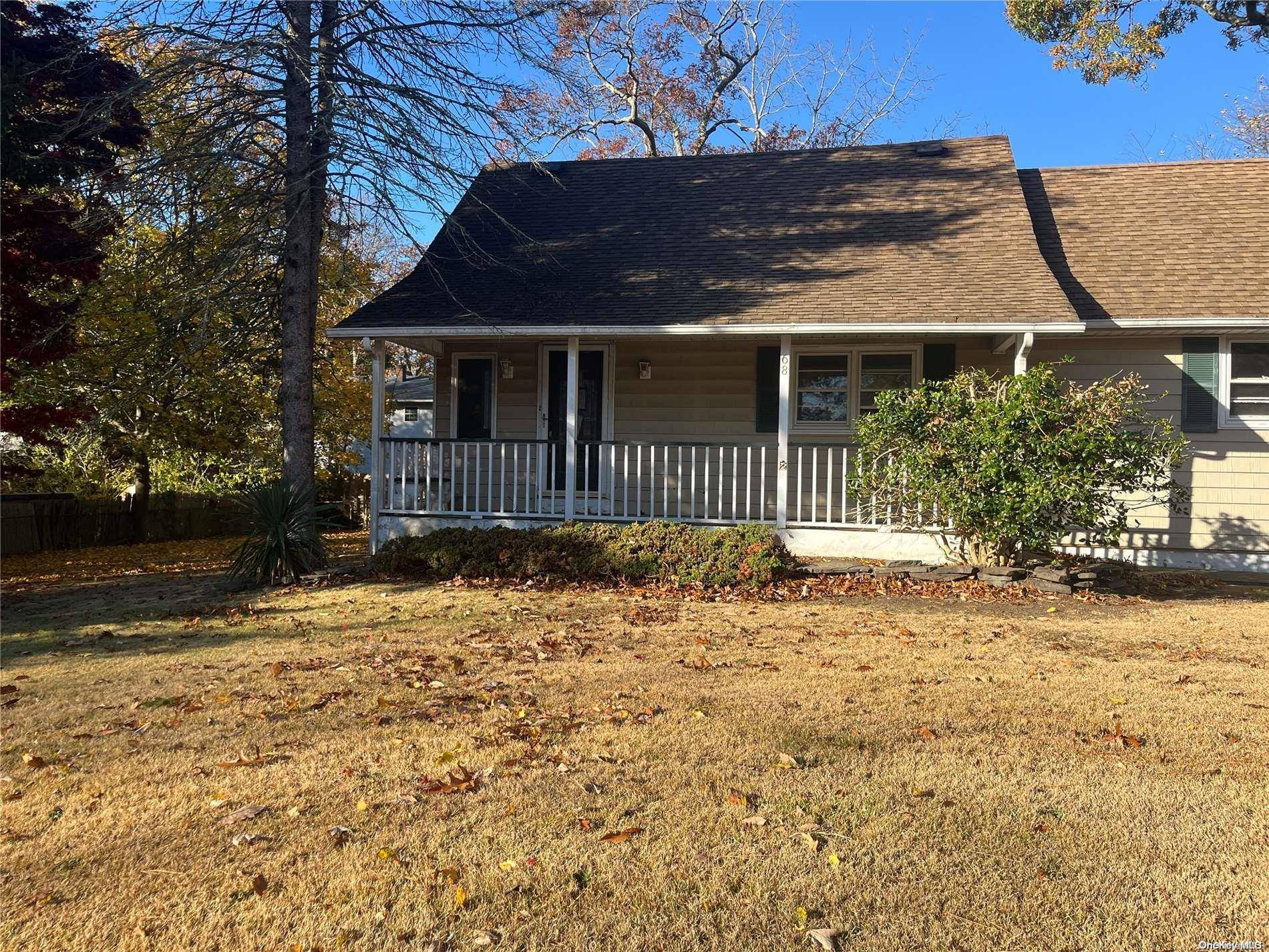 68 Tarpon RD, Rocky Point, NY 11778