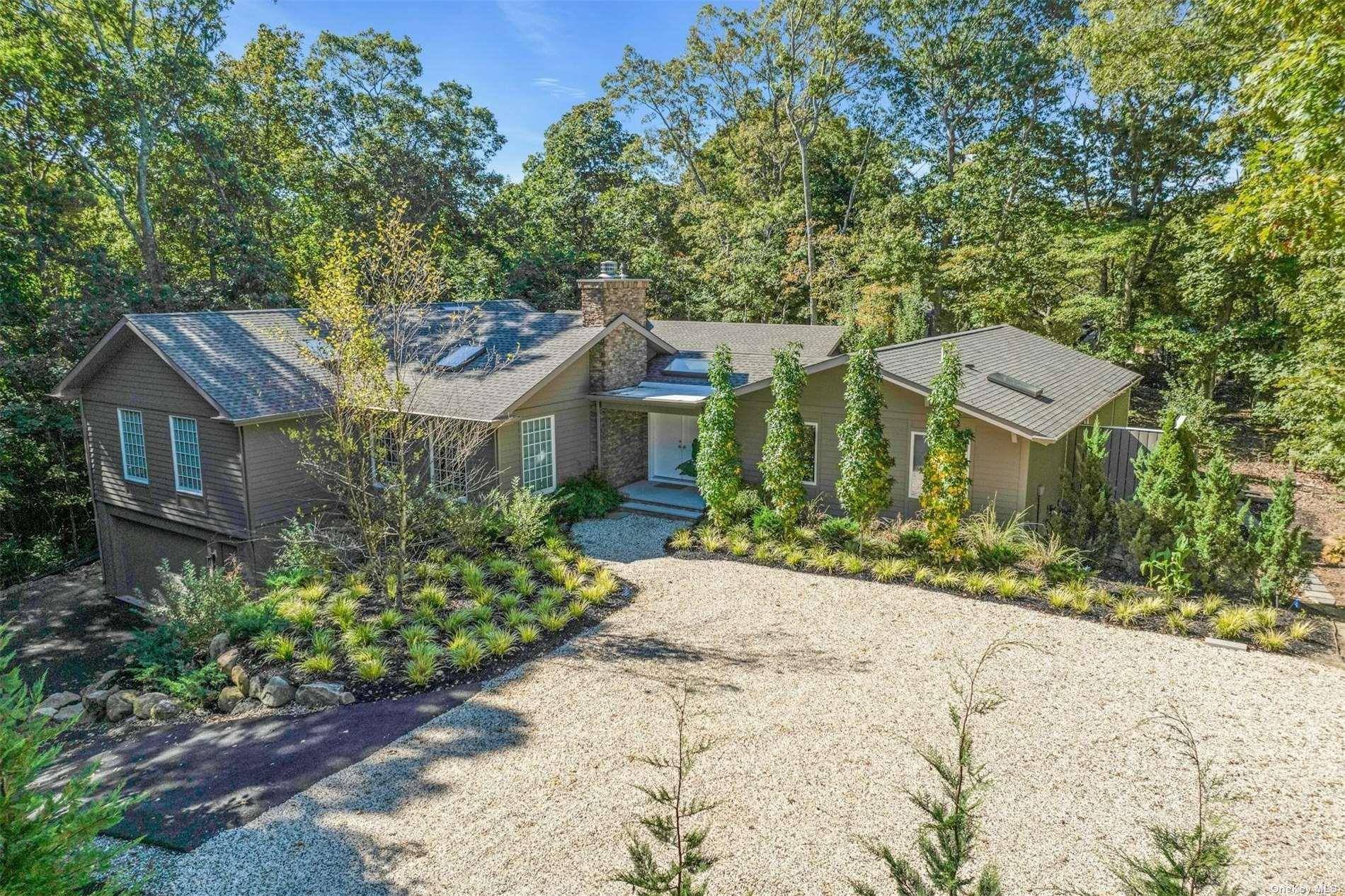 16 Rsmorw CT, Hampton Bays, NY 11946