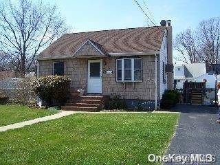 247 N Greene AVE, Lindenhurst, NY 11757