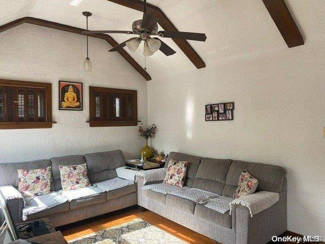 83-29 Little Neck Pkwy, Glen Oaks, NY 11004