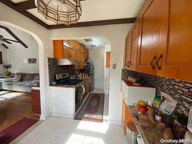 83-29 Little Neck Pkwy, Glen Oaks, NY 11004
