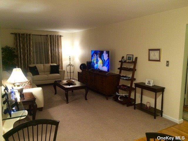 87-40 Francis Lewis BLVD #B4, Queens Village, NY 11427