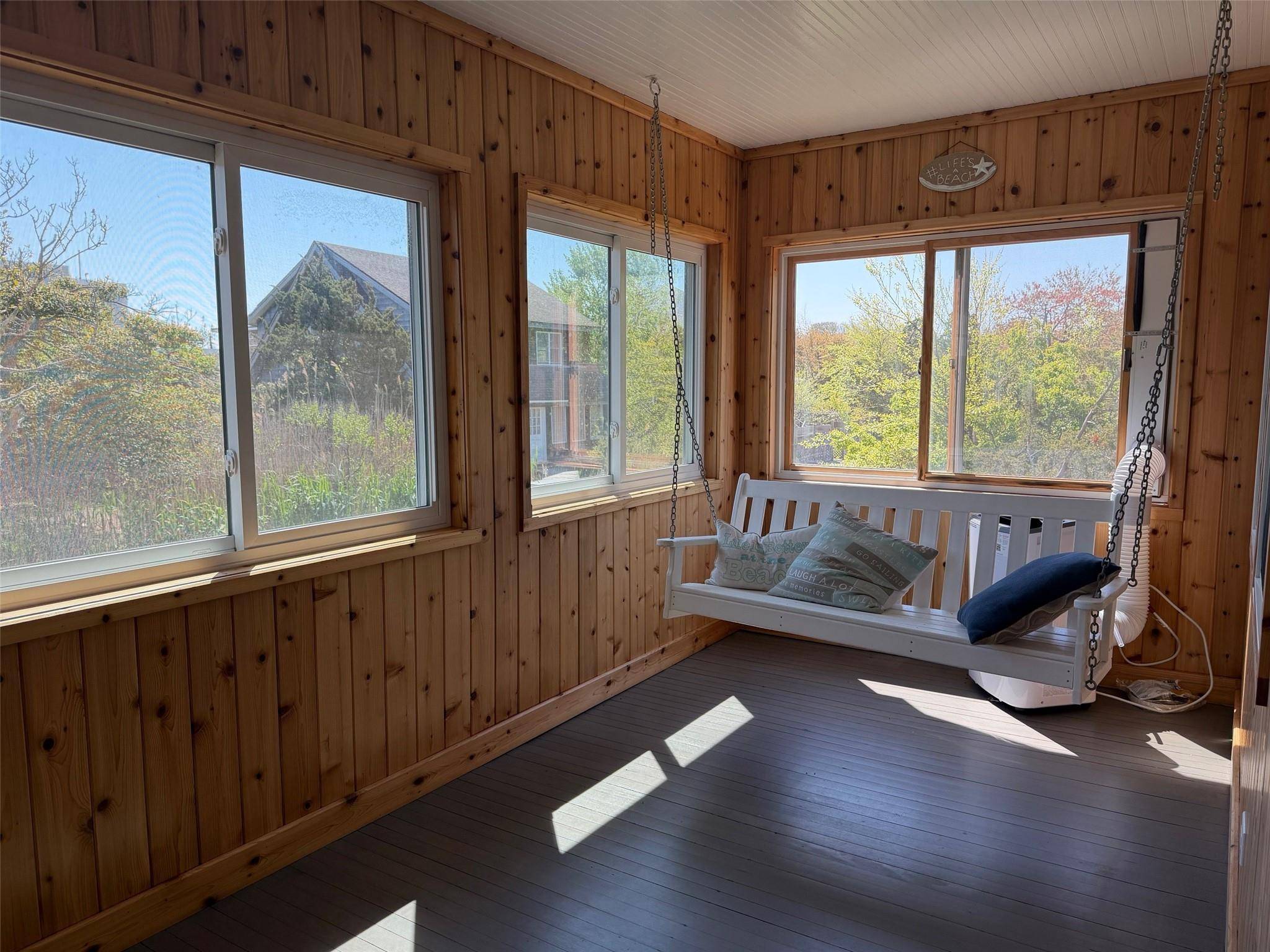 7 Crescent WALK, Seaview, NY 11770