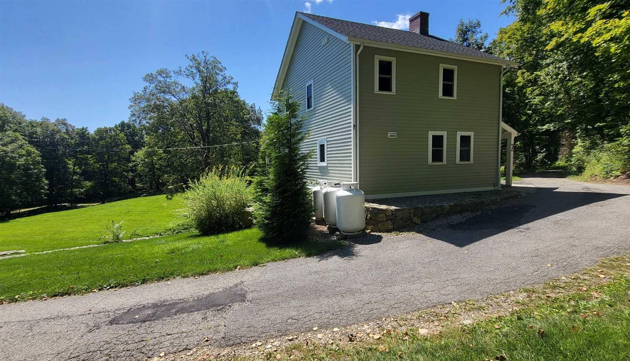 7 LOOKING ROCKS LN, Stormville, NY 12582