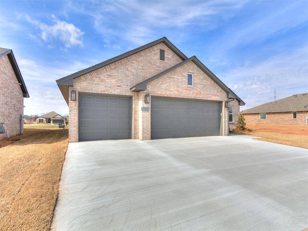 7705 Three Woods LN, Yukon, OK 73099