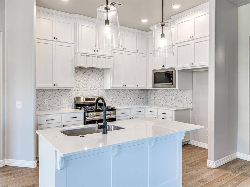 7712 Three Woods LN, Yukon, OK 73099