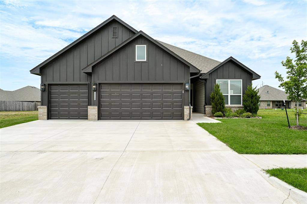 7713 Wilshire Woods DR, Yukon, OK 73099