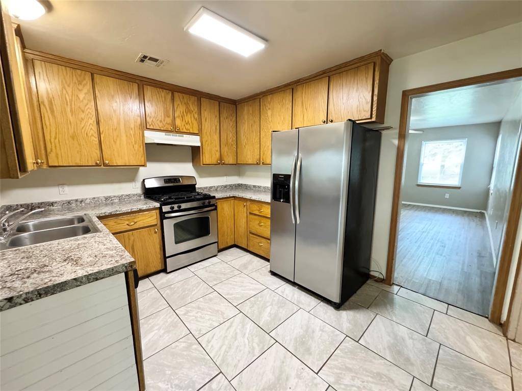 2411 N Clarke ST, Choctaw, OK 73020