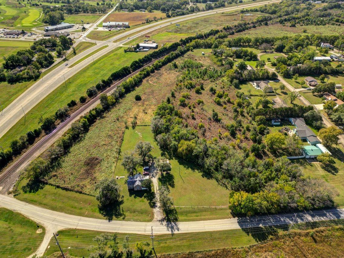 121 W 33rd Ave, Winfield, KS 67156