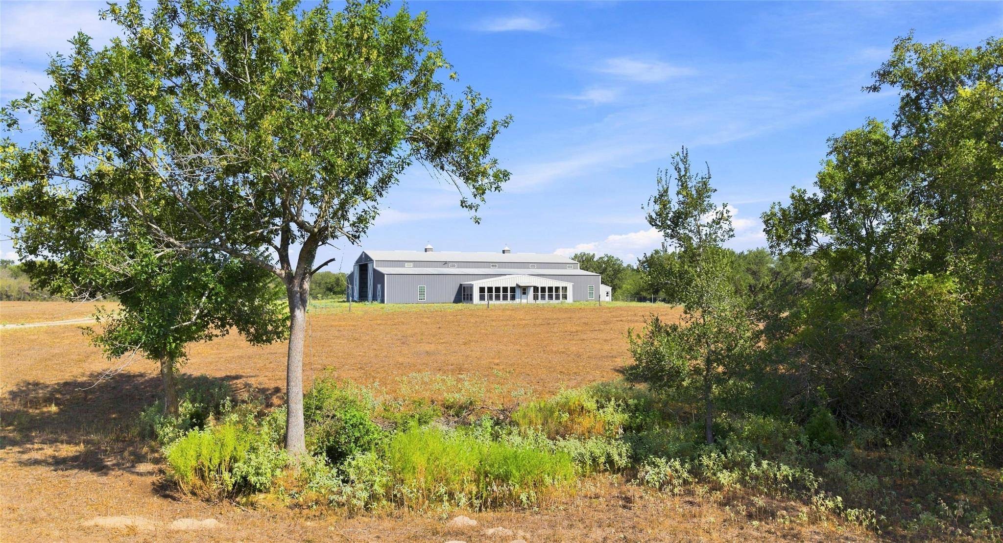6417 County Road 240, Waelder, TX 78959