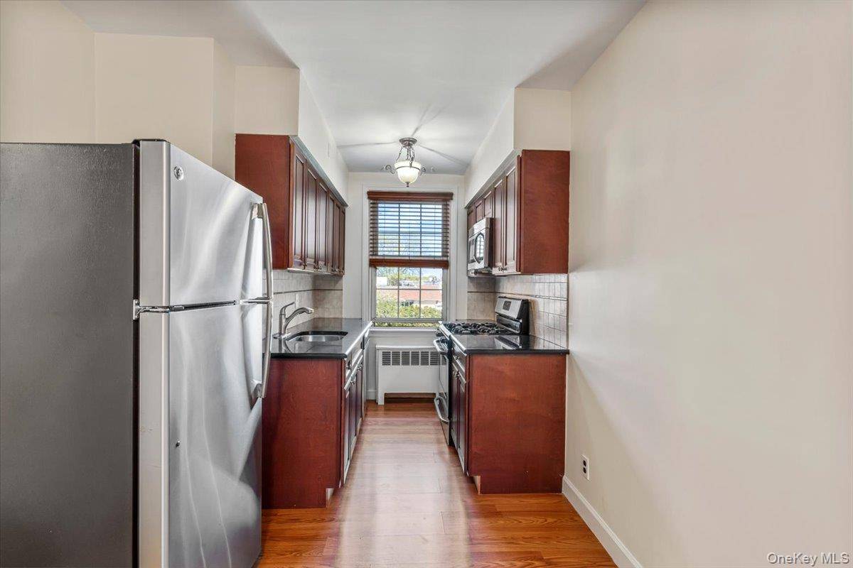 70 S Park AVE #204, Rockville Centre, NY 11570
