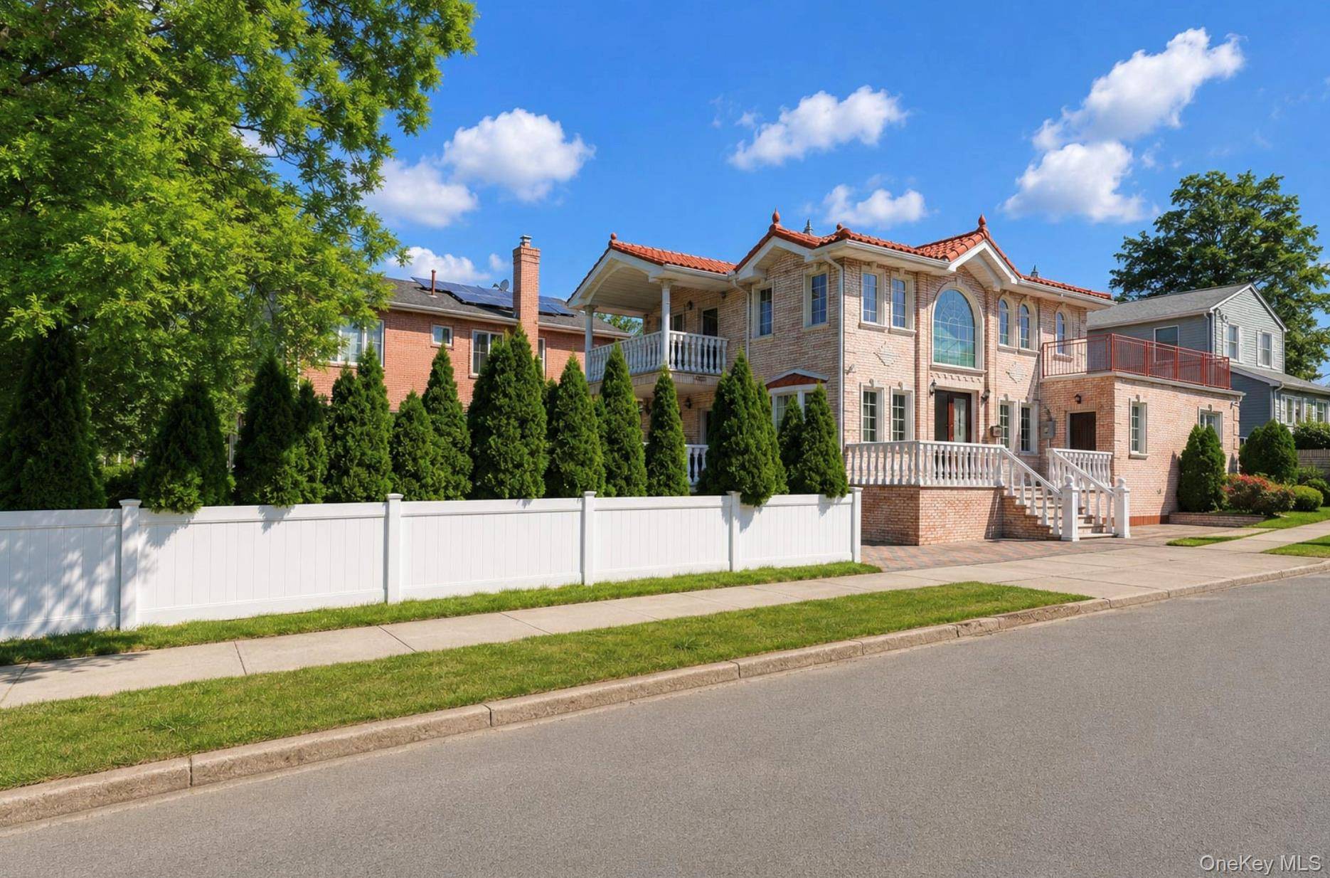 24809 Rushmore AVE, Douglaston, NY 11362