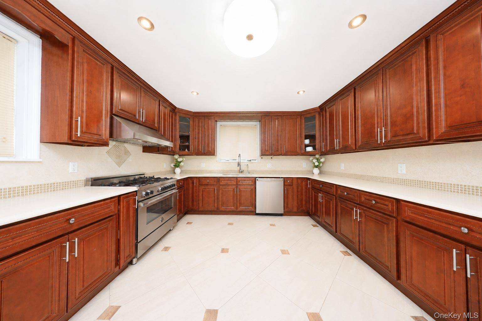 24809 Rushmore AVE, Douglaston, NY 11362