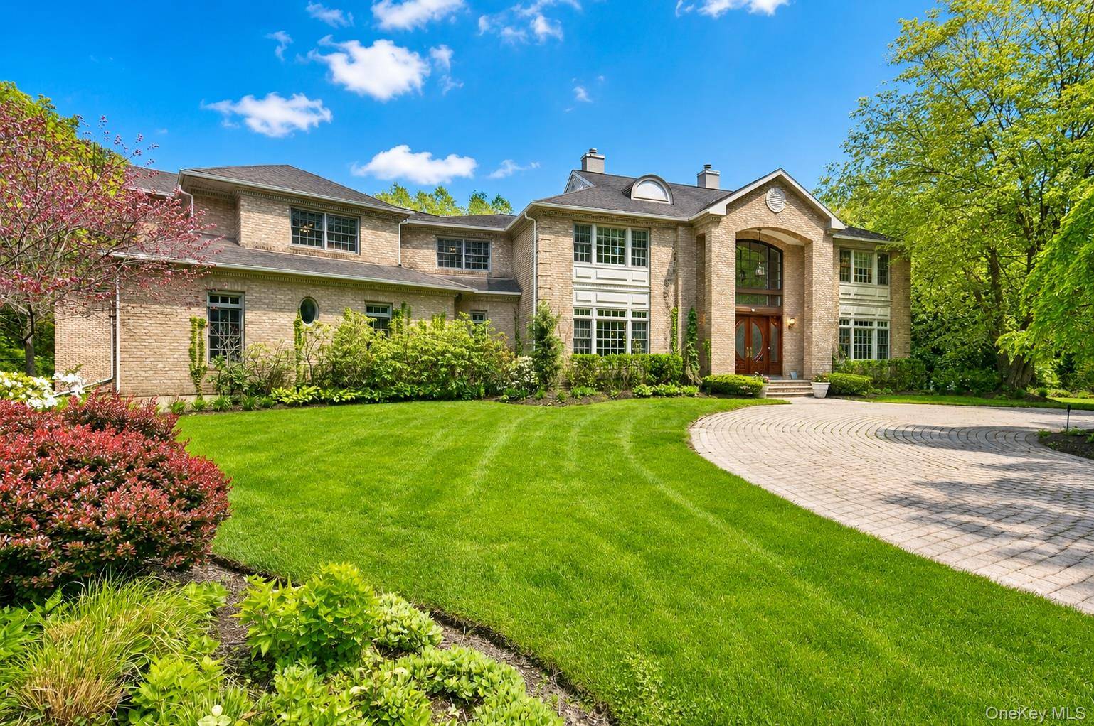 1 Springwood PATH, Laurel Hollow, NY 11791
