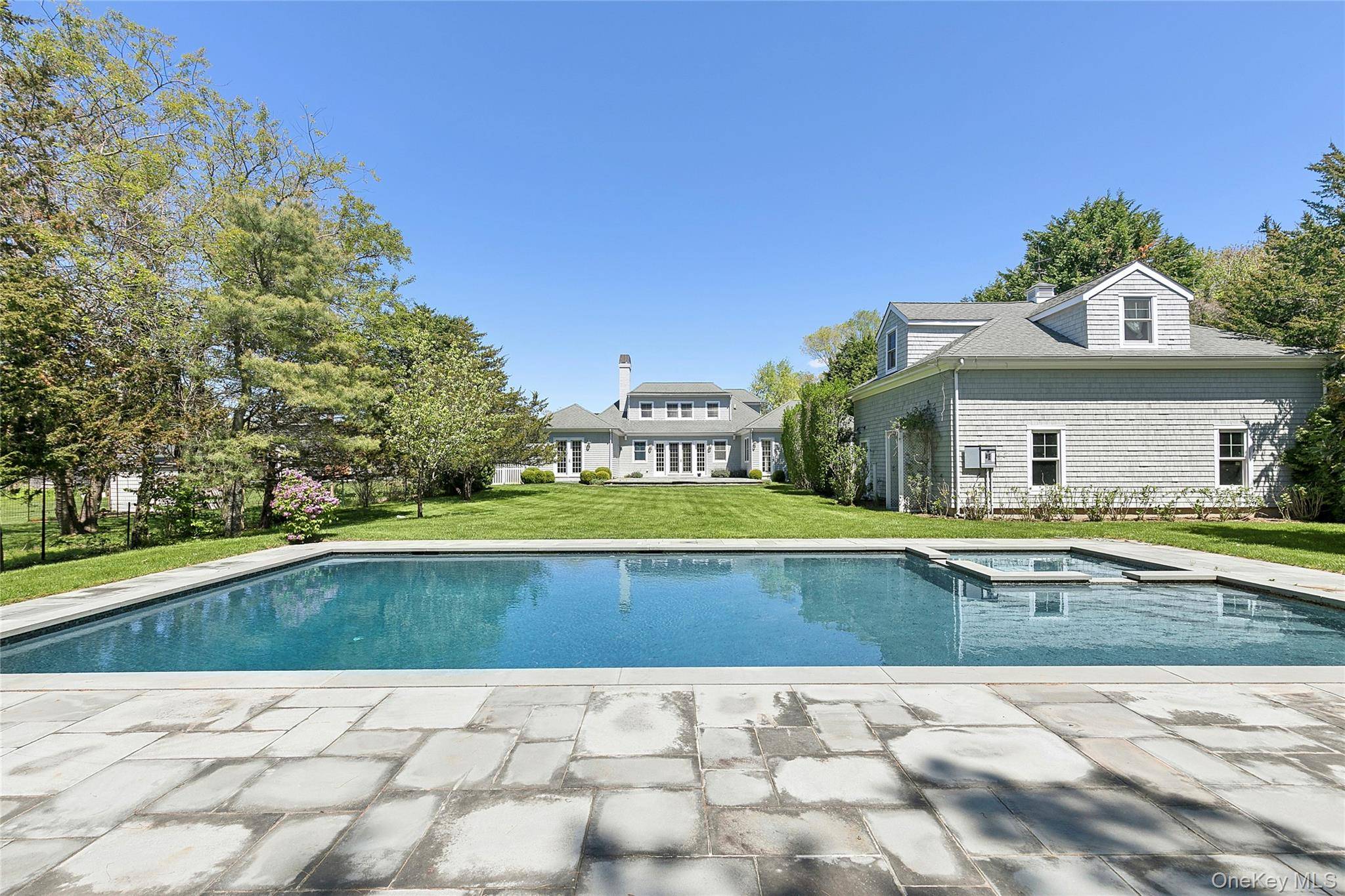 41 Edgewood AVE, Bridgehampton, NY 11932