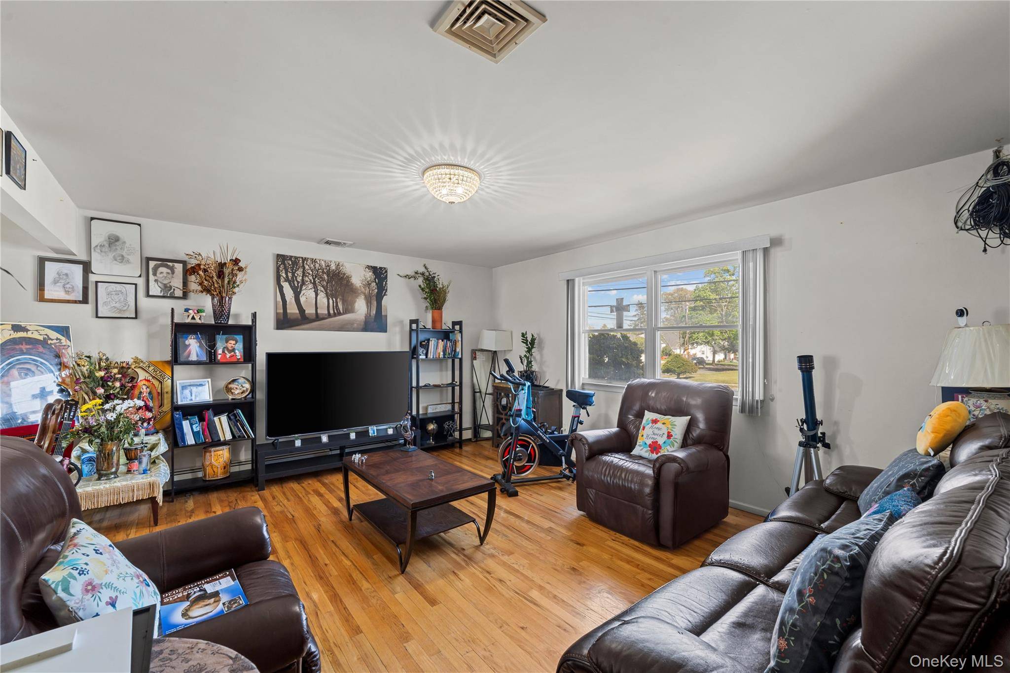 372 Madison ST, Franklin Square, NY 11010