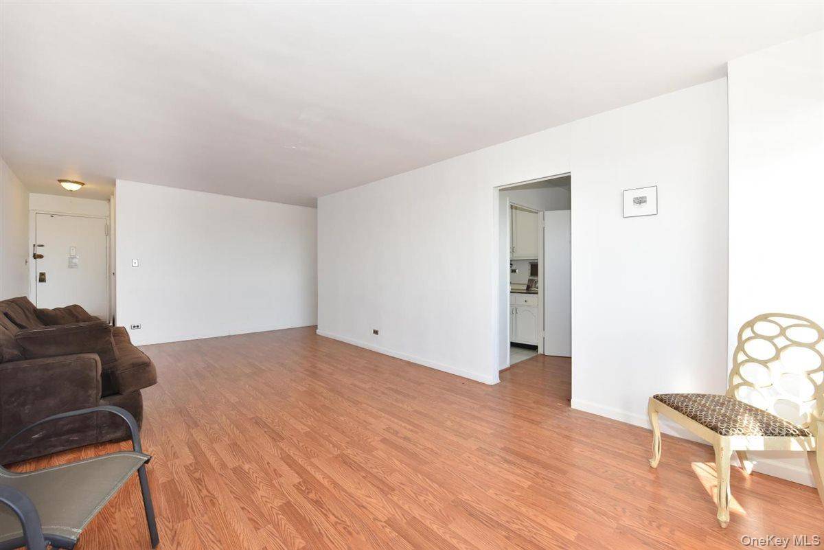175-20 Wexford TER #16L, Jamaica Estates, NY 11432