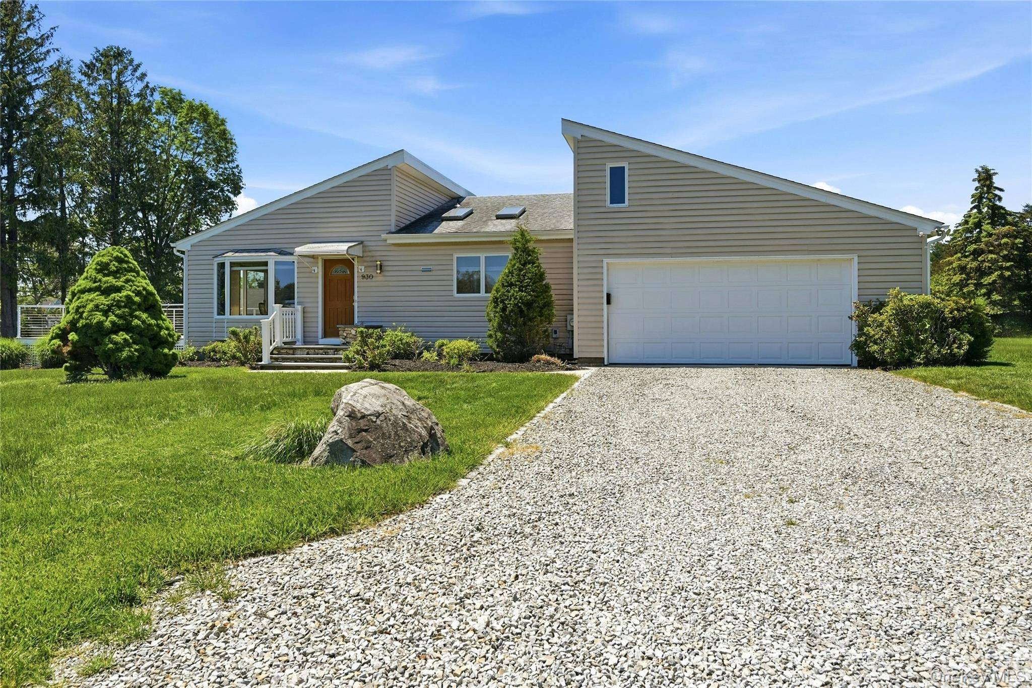 930 Cedar LN, East Marion, NY 11939