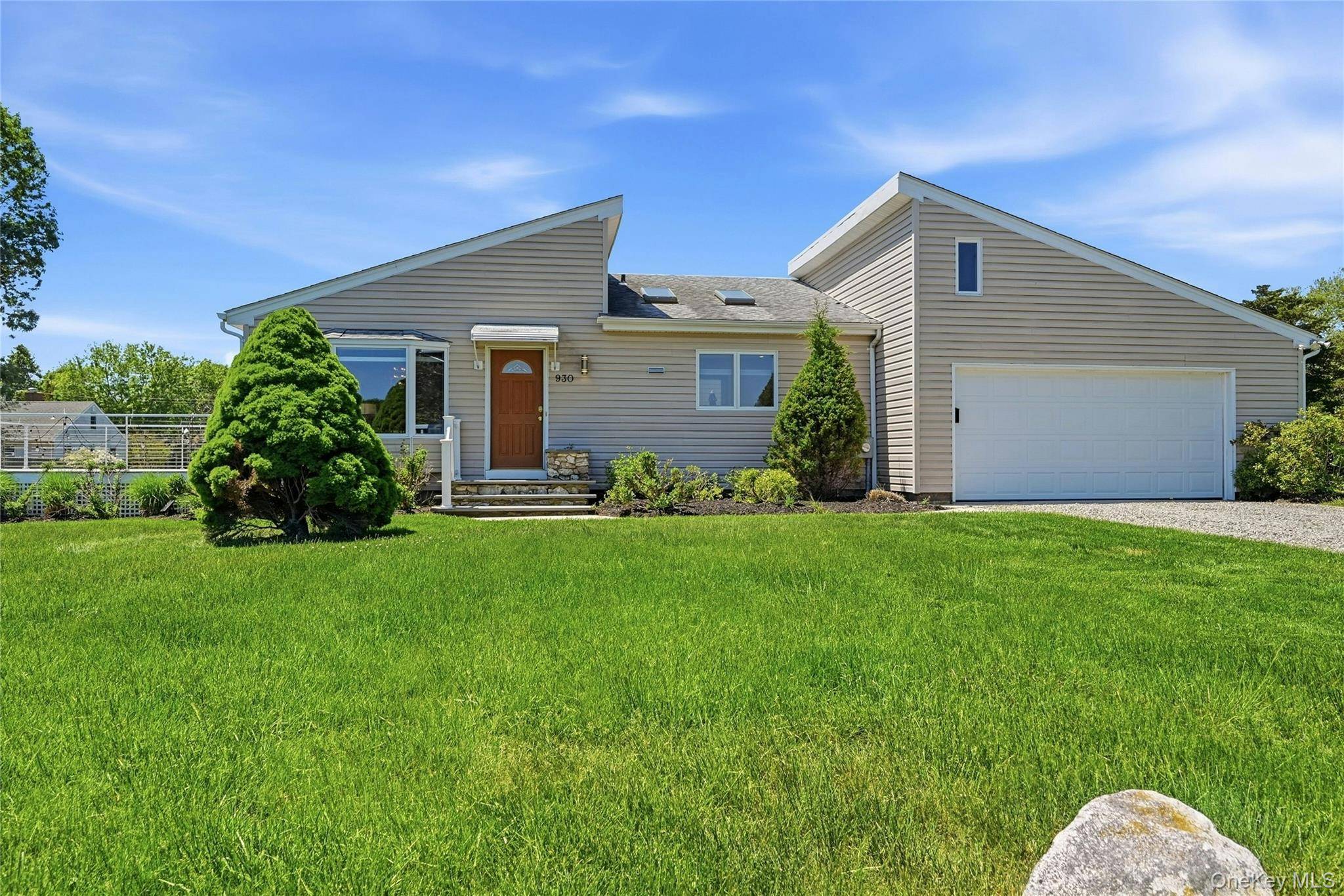 930 Cedar LN, East Marion, NY 11939