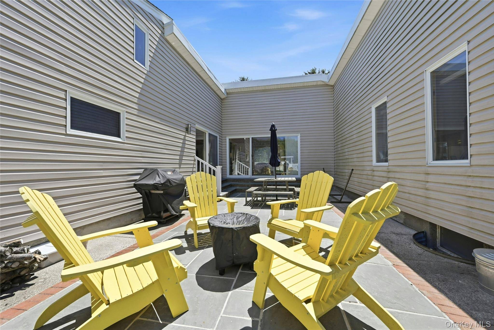 930 Cedar LN, East Marion, NY 11939