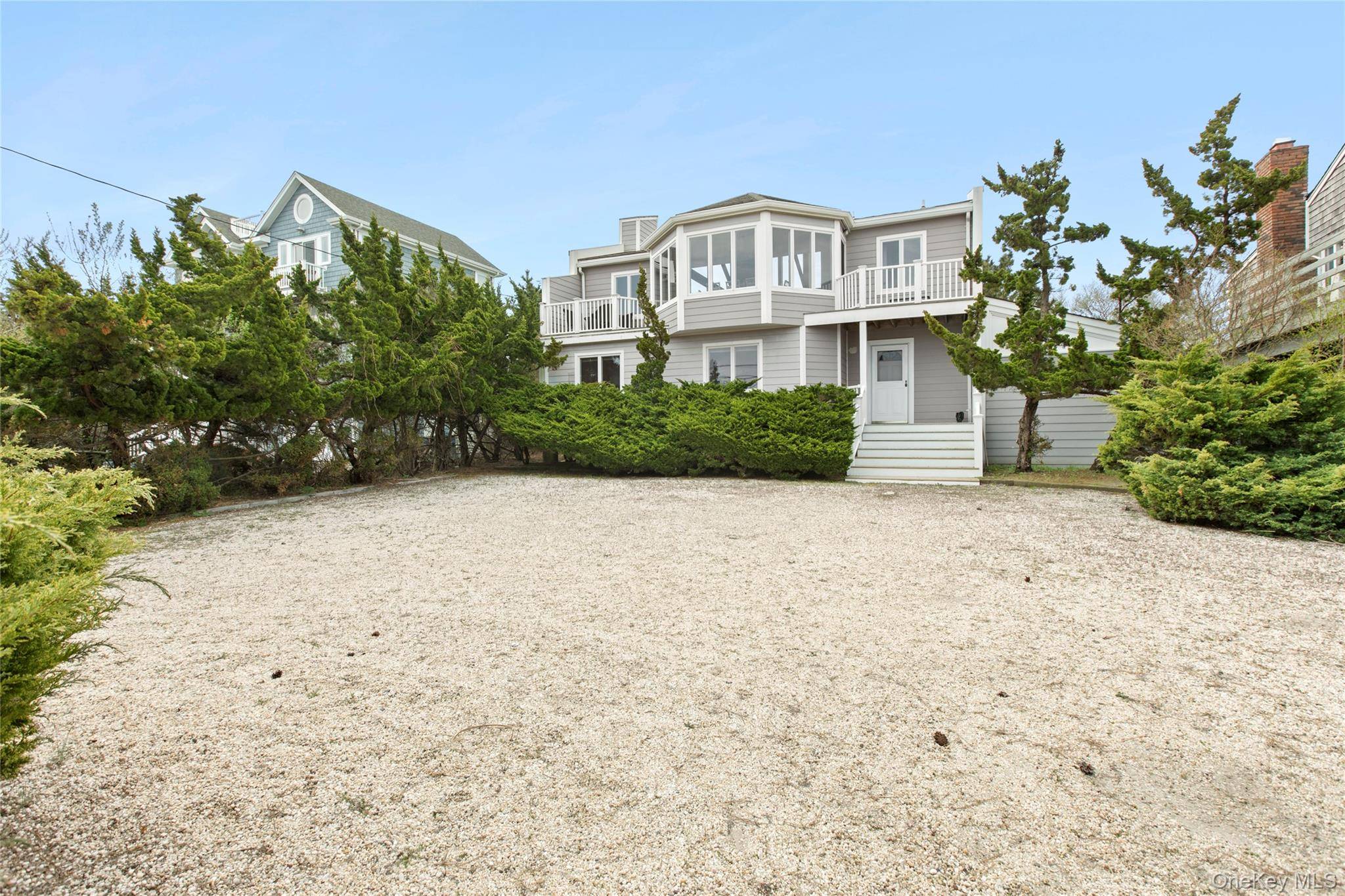 627 Dune RD, Westhampton, NY 11977