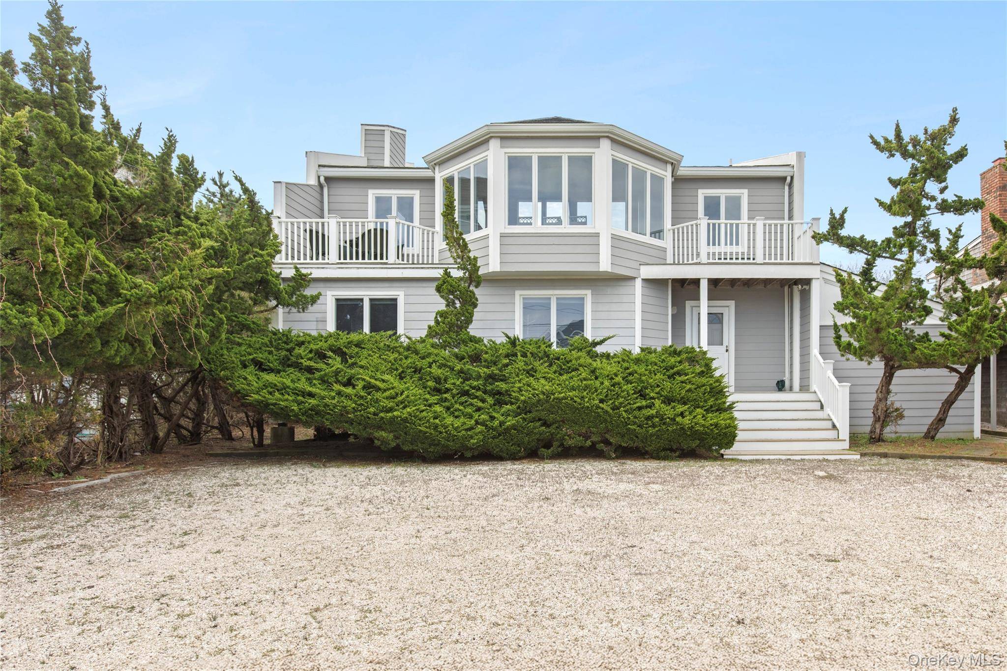627 Dune RD, Westhampton, NY 11977