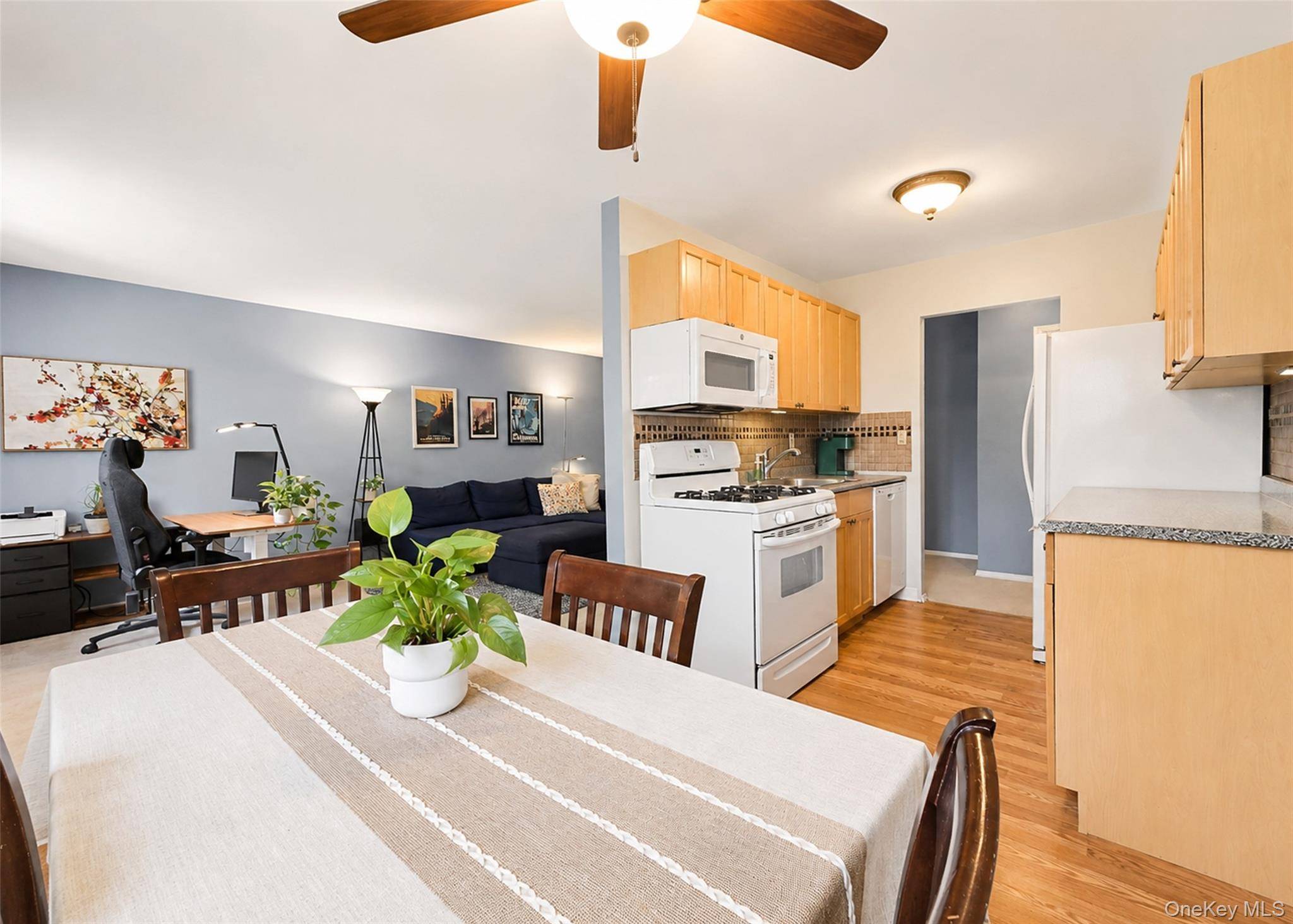 460 Old Town RD #3K, Port Jefferson Station, NY 11776