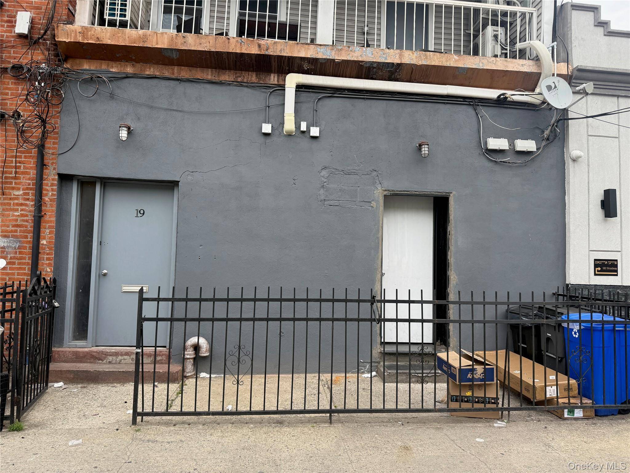 580 Broadway, Brooklyn, NY 11206