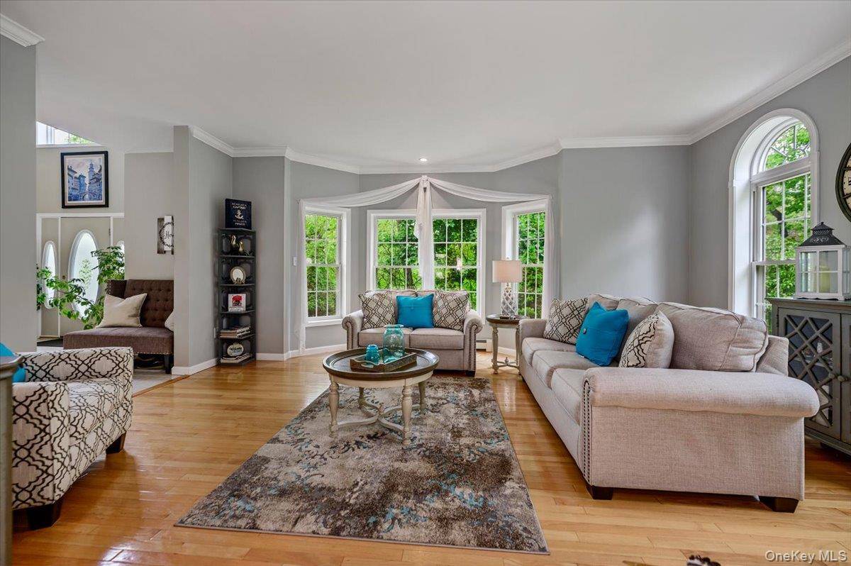24 Muscoot RD, Mahopac, NY 10541