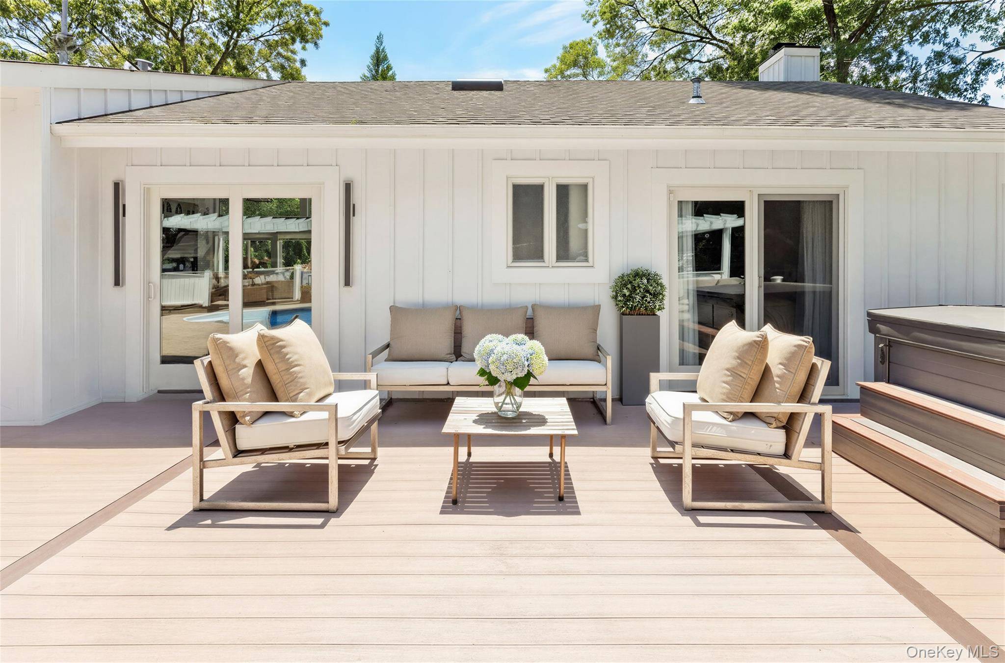 18 Squires AVE, East Quogue, NY 11942