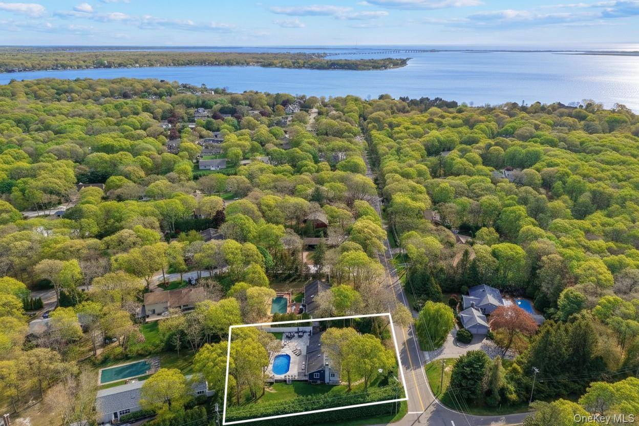18 Squires AVE, East Quogue, NY 11942