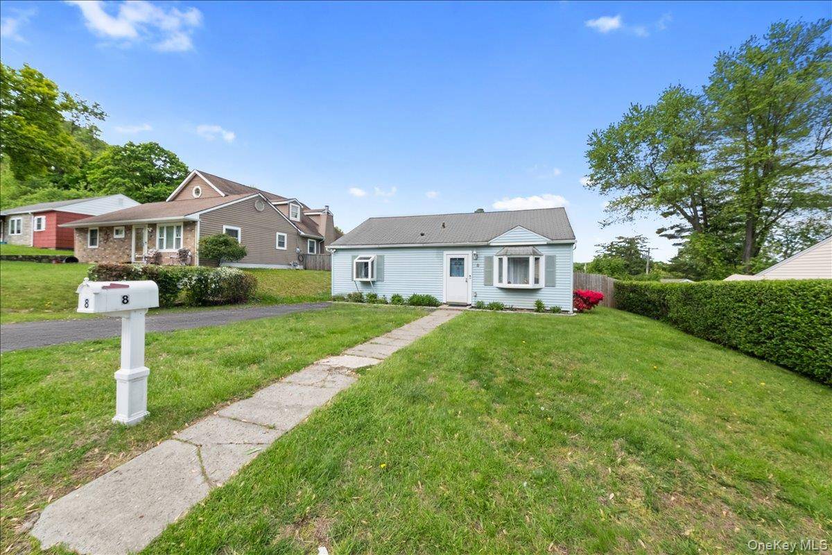 8 Cayuga DR, Peekskill, NY 10566