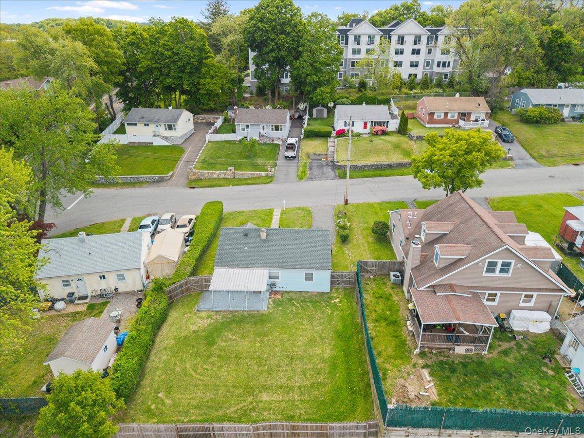 8 Cayuga DR, Peekskill, NY 10566
