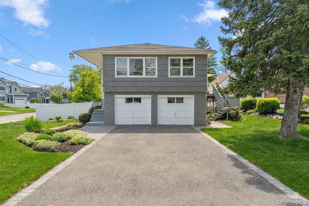28 Satinwood RD, Bayville, NY 11709