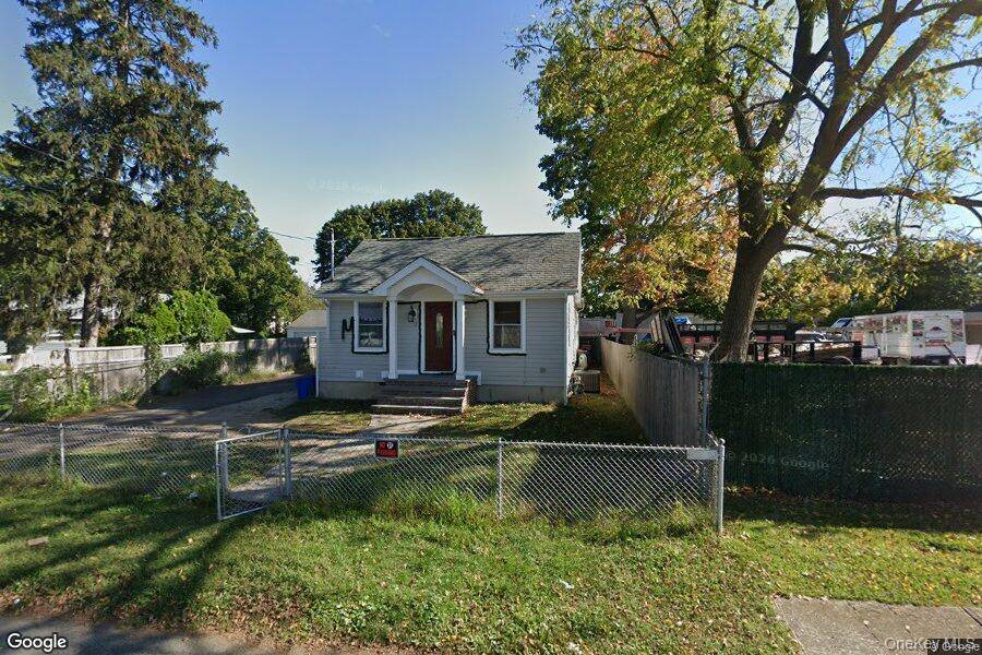 12 7th AVE, Huntington Station, NY 11746
