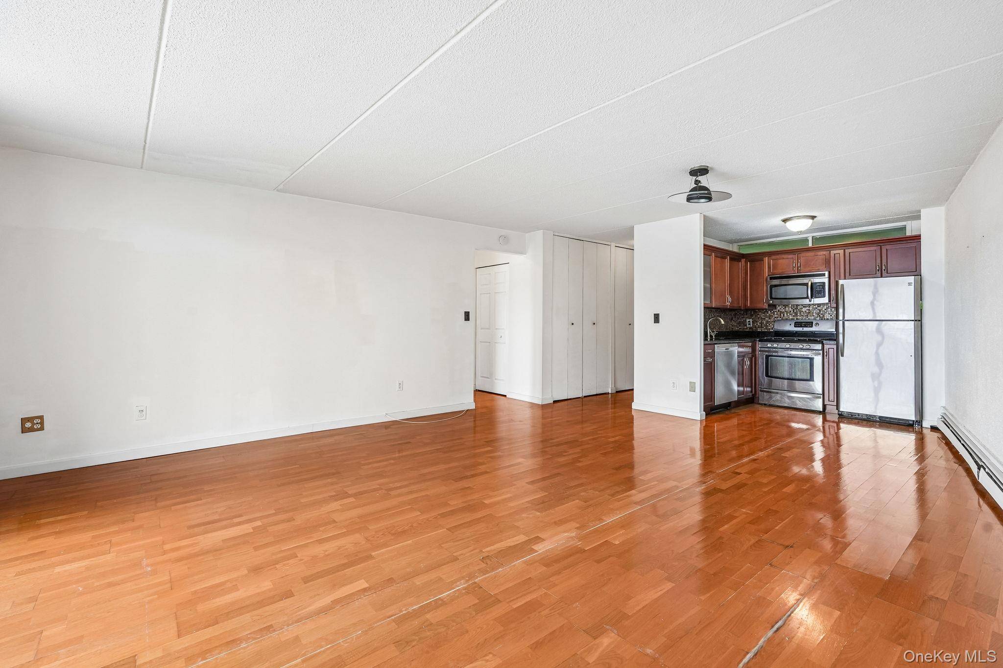 1120 Warburton AVE #3F, Yonkers, NY 10701