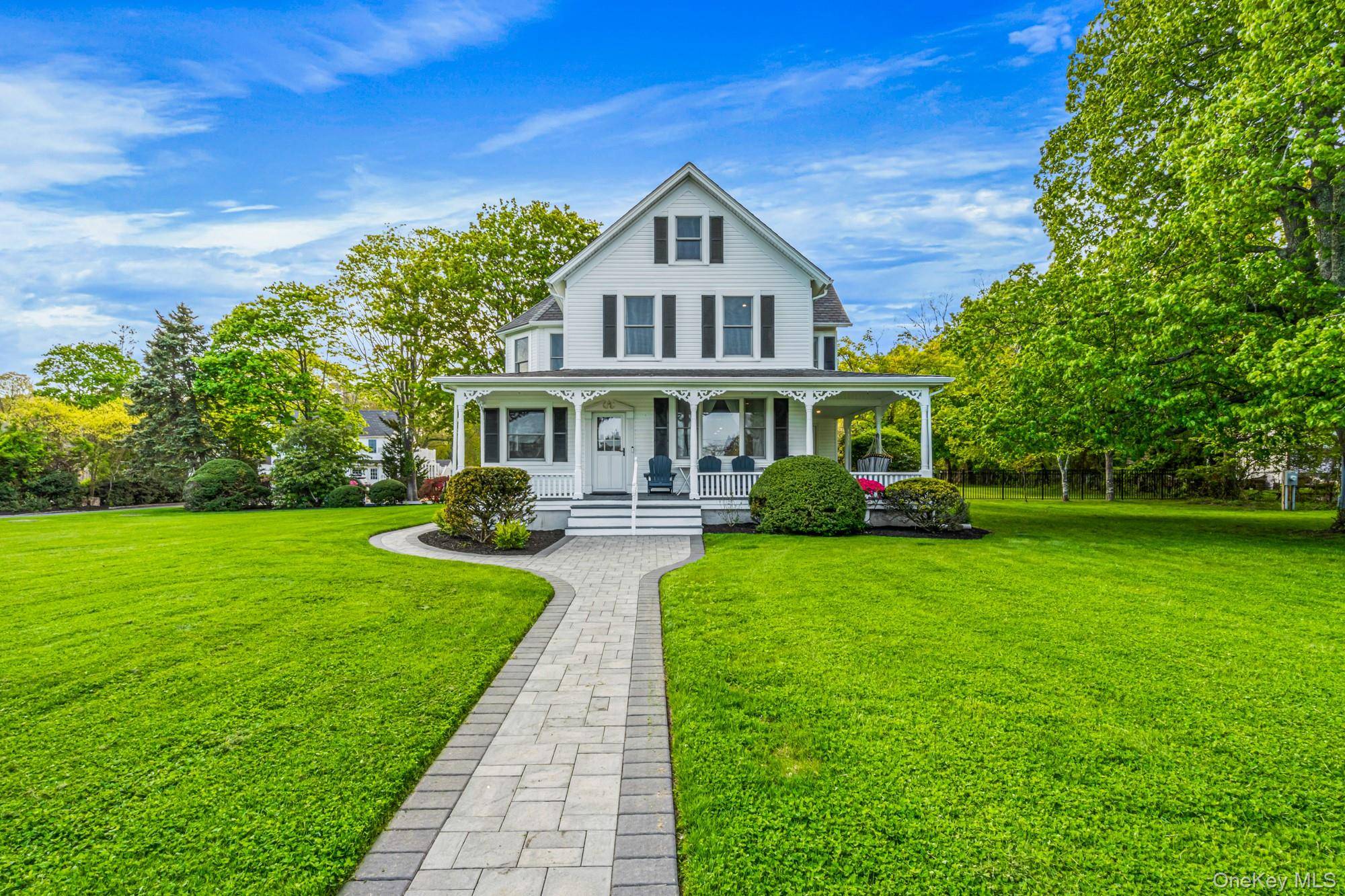 96 Lake AVE, Center Moriches, NY 11934