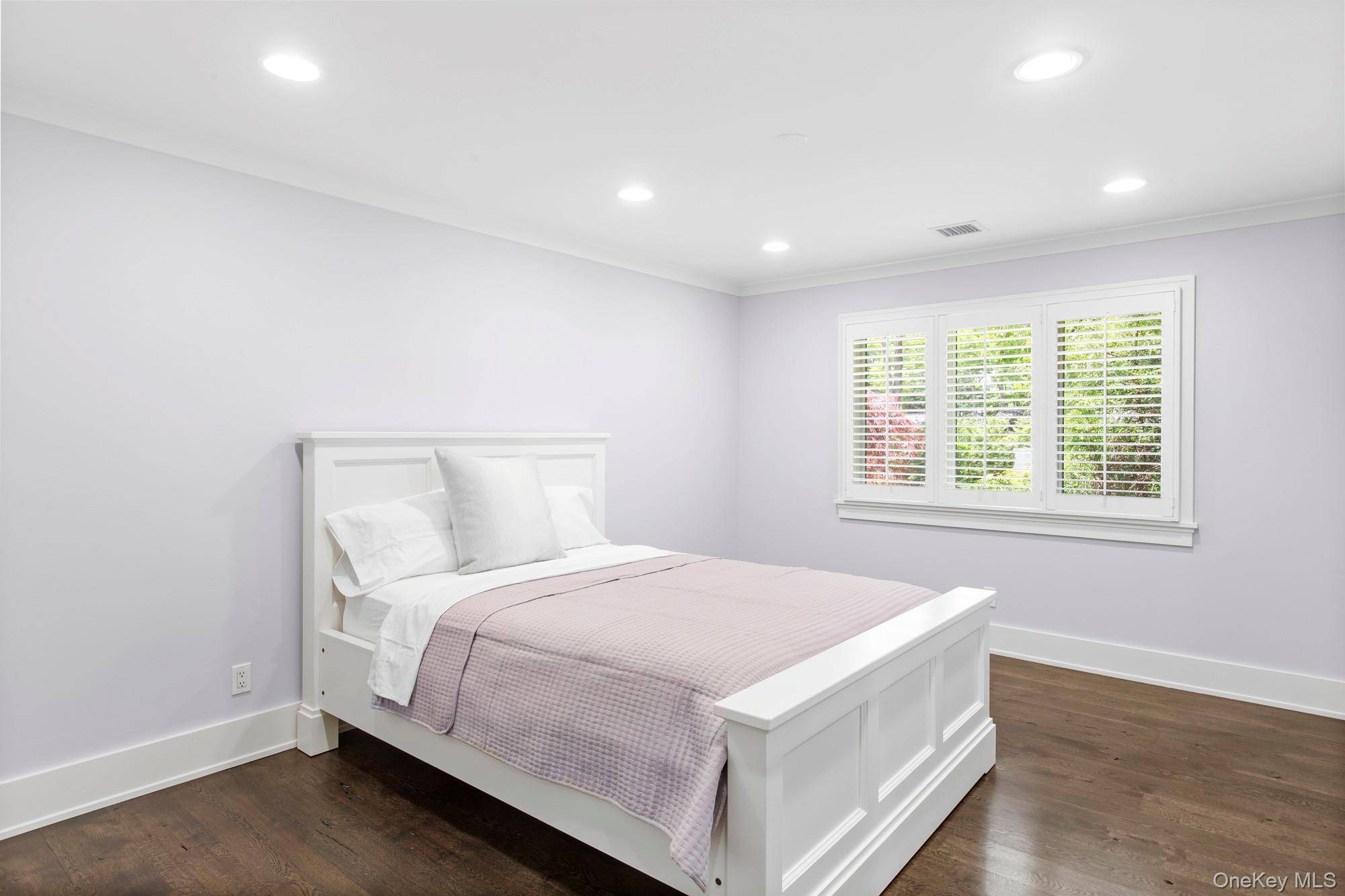 90 Rogers AVE, Westhampton Beach, NY 11978