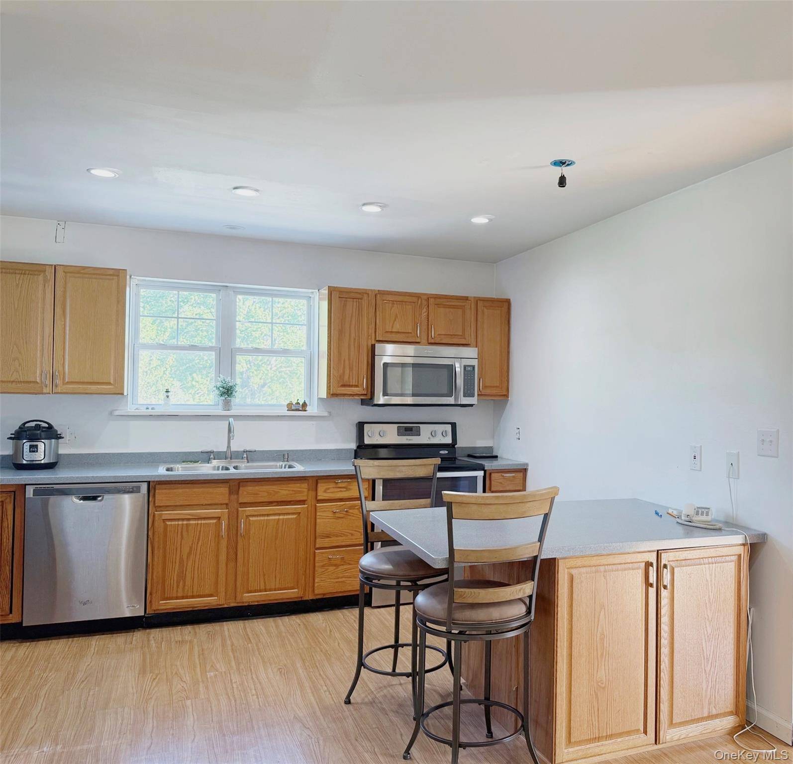 21 Ohandley DR, Amenia, NY 12501