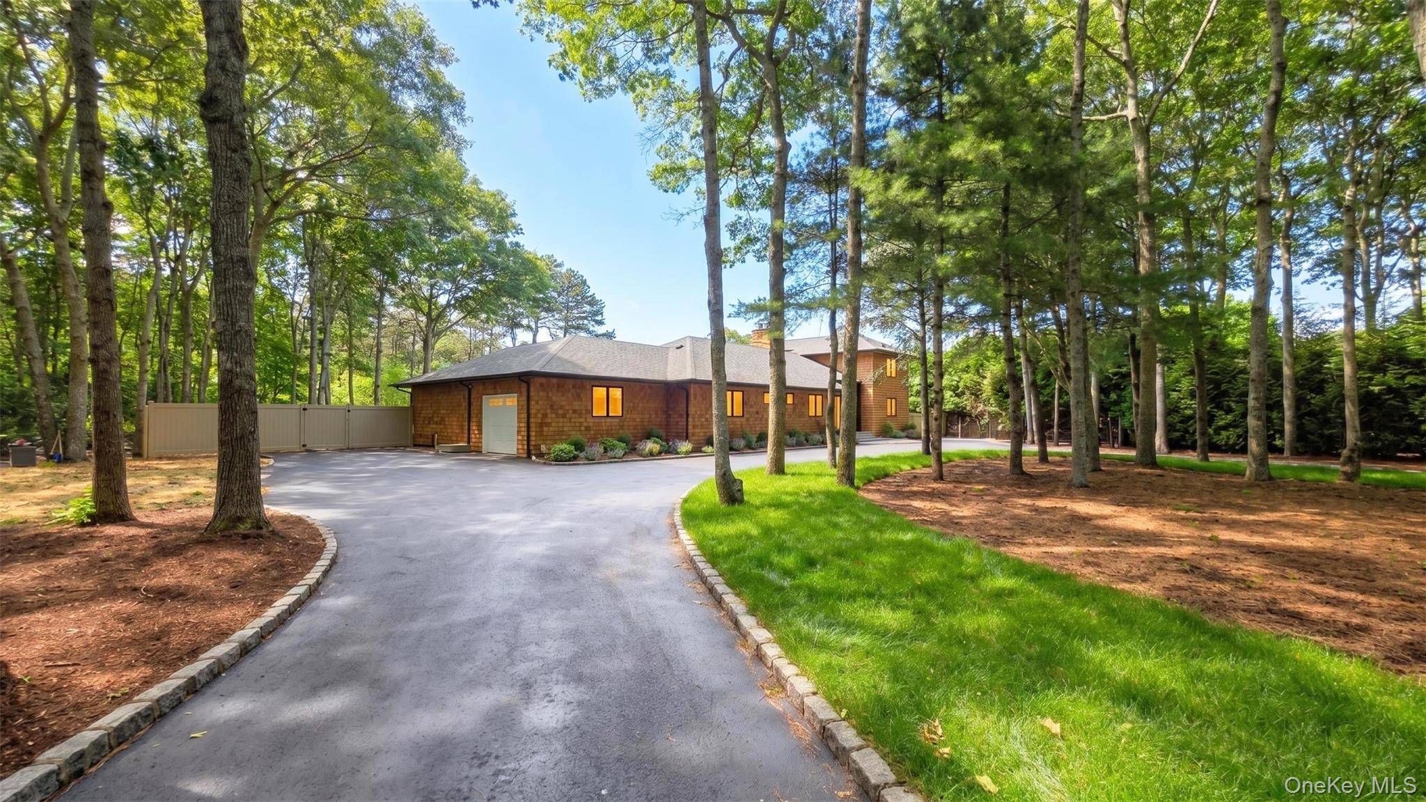 10 Jeffrey LN, East Quogue, NY 11942