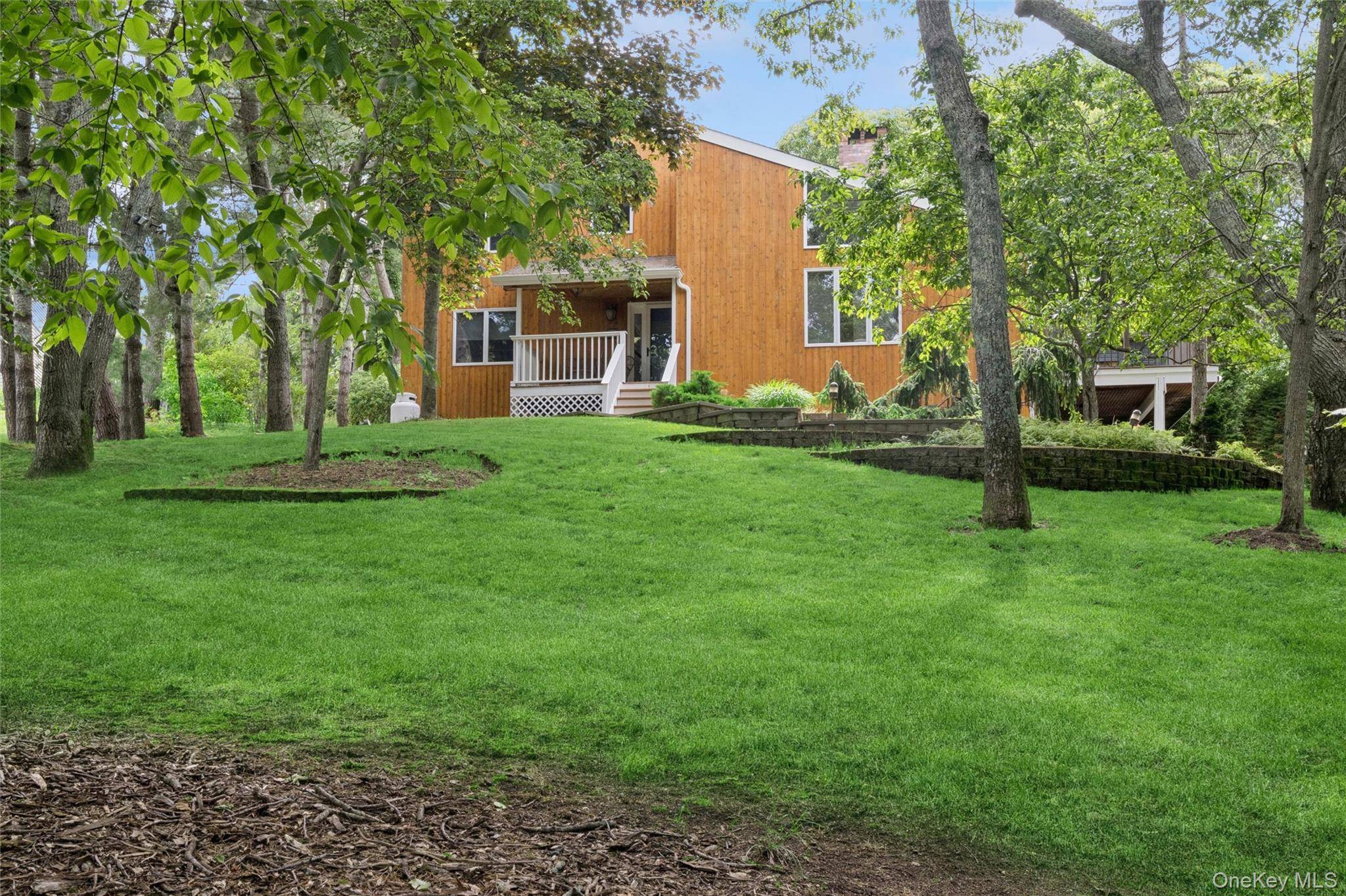 620 Wunneweta RD, Cutchogue, NY 11935