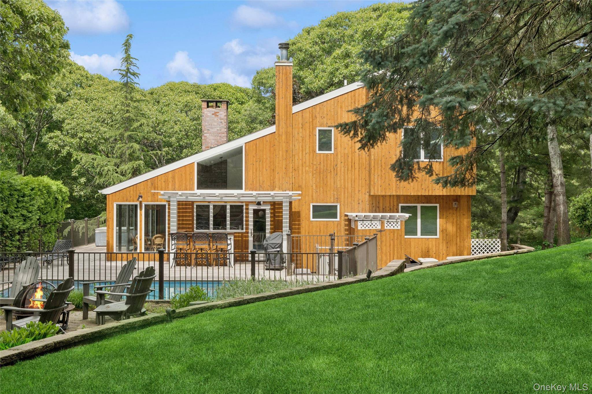 620 Wunneweta RD, Cutchogue, NY 11935