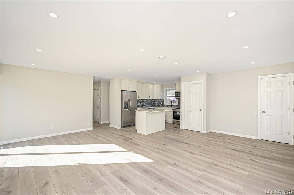 180 Park AVE, Deer Park, NY 11729
