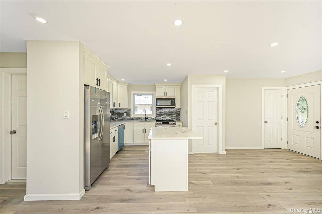 180 Park AVE, Deer Park, NY 11729